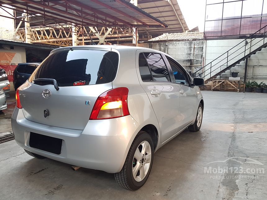 Jual Mobil Toyota Yaris 2006 E 1.5 di Jawa Barat Manual Hatchback Abu 