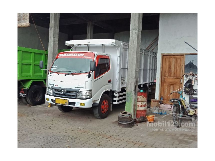 2014 Hino Dutro Trucks