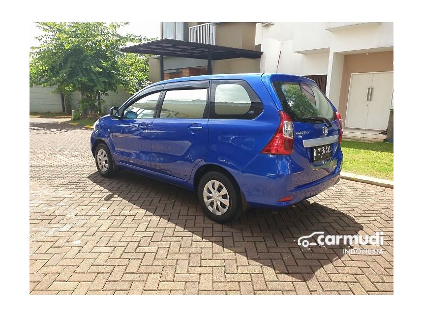 Toyota Avanza 2019 Biru: Sebuah Studi Kasus Kendaraan Keluarga Serbaguna