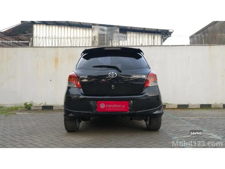 2010 Toyota Yaris E Hatchback