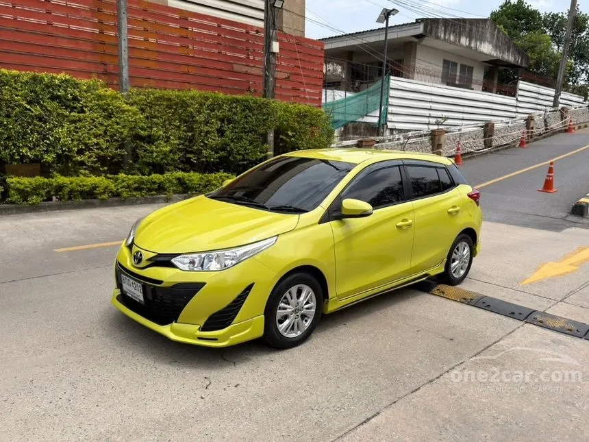 2019 Toyota YARIS E Hatchback