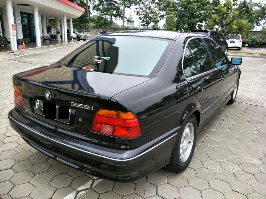 1997 BMW 528i Sedan
