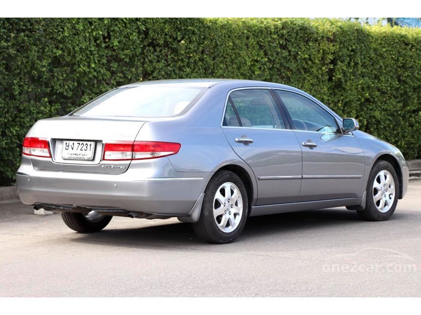 Honda Accord 2003 V6 iVTEC 3.0 in กรุงเทพและปริมณฑล Automatic Sedan สีเงิน for 200,000 Baht