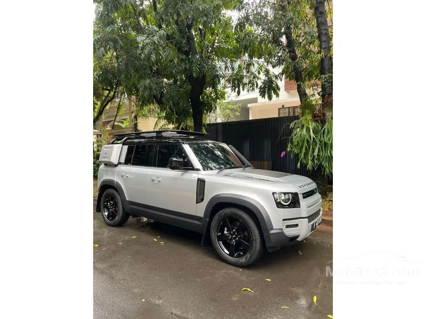 Jual Mobil Land Rover Defender 2021 110 P300 Explorer Package HSE 2.0 di DKI Jakarta Automatic SUV Silver Rp 2.985.000.000