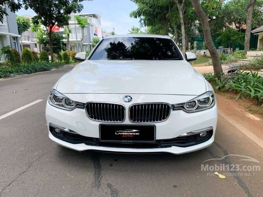 Jual Mobil BMW 320i 2018 Sport 2.0 di DKI Jakarta Automatic Sedan Putih ...