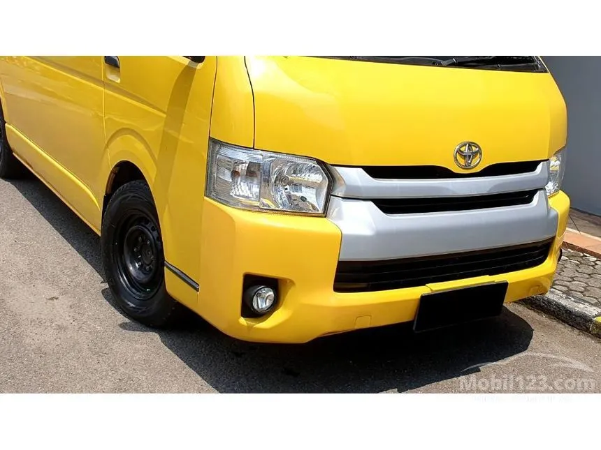 2018 Toyota Hiace Commuter Van