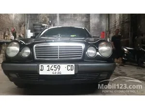 1997 Mercedes-Benz E230 2.3 Sedan
