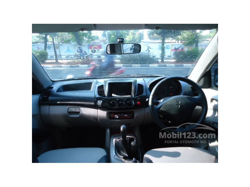 Jual Mobil  Mitsubishi Strada Triton 2012 GLX 2 8 di DKI 