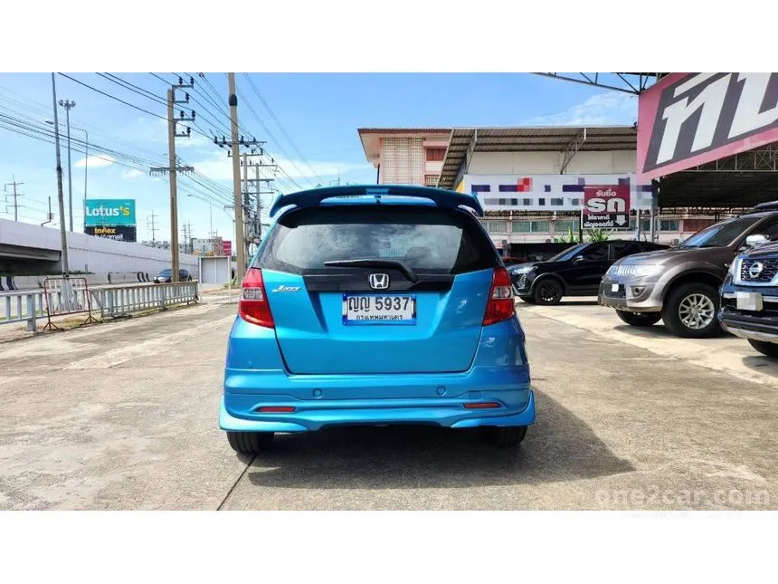 2011 Honda JAZZ V Hatchback