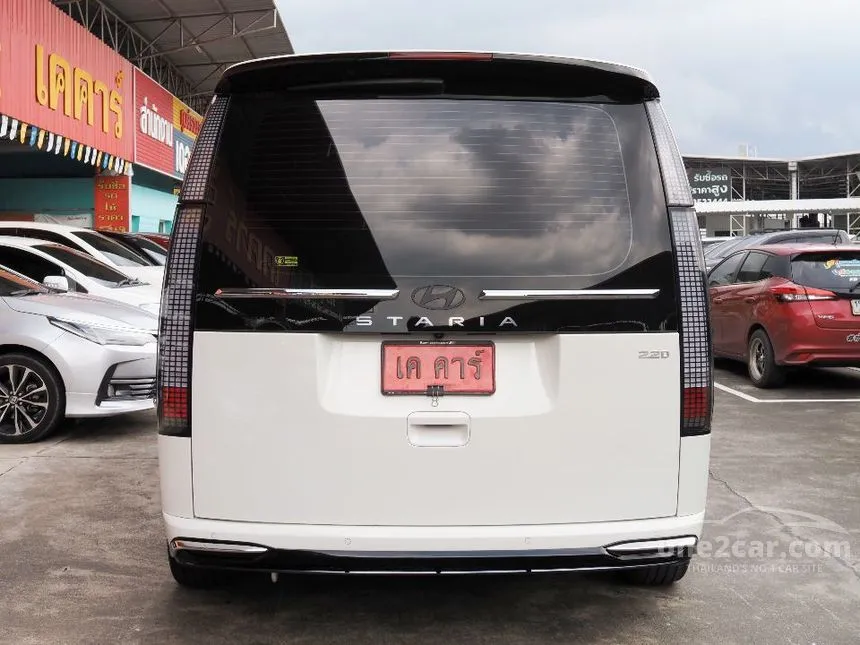 2024 Hyundai Staria Premium with sunroof Van