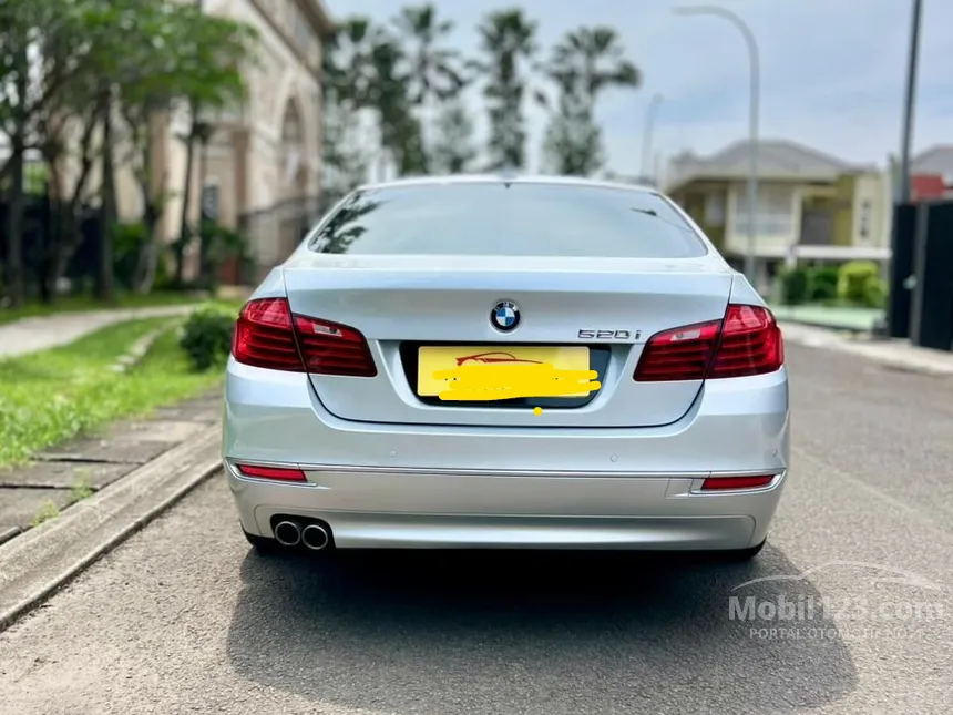 2014 BMW 520i Modern Sedan