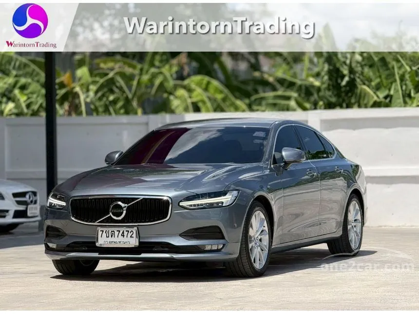 2017 Volvo S90 D4 Momentum Sedan