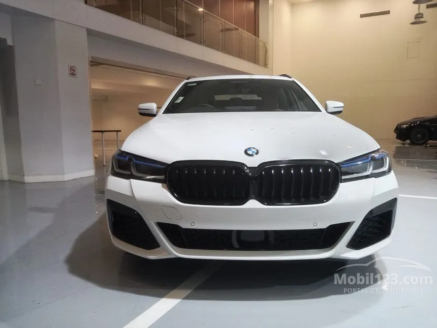 Jual Mobil BMW 530i 2023 M Sport 2.0 di DKI Jakarta Automatic Sedan ...