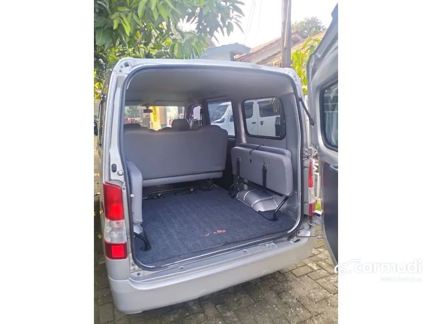 2019 Daihatsu Gran Max Mini Bus D Van