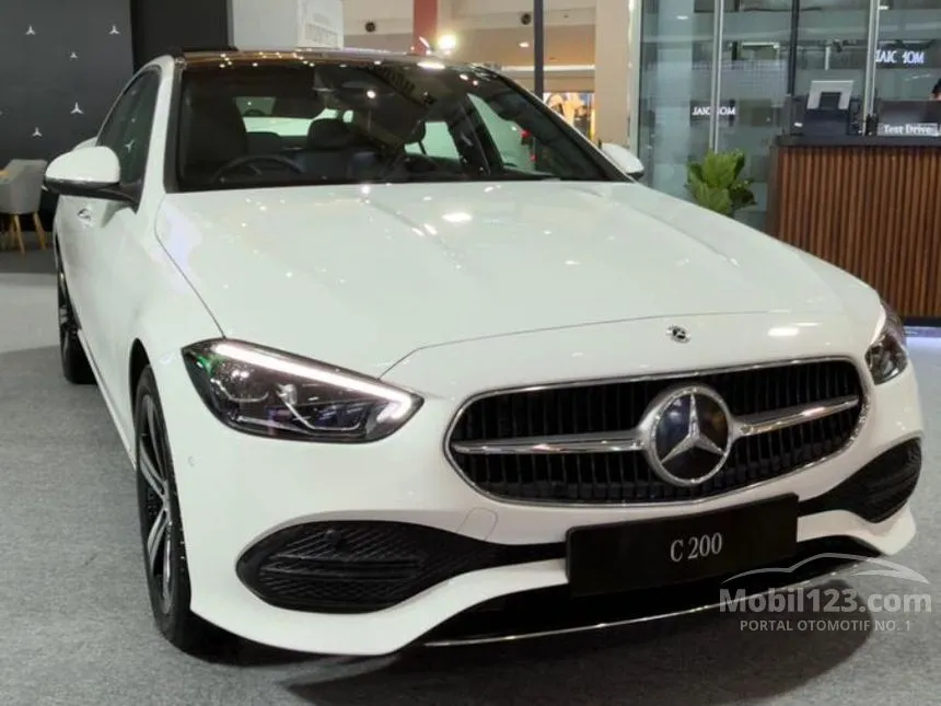 2025 Mercedes-Benz C200 Avantgarde Line Sedan