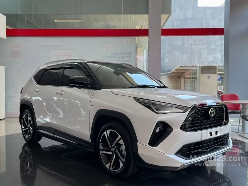 2026 Toyota Yaris Cross S HV with GR Parts Aero Pkg SUV
