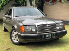 1990 Mercedes-Benz 300E 3.0 (mulus dan terawat)