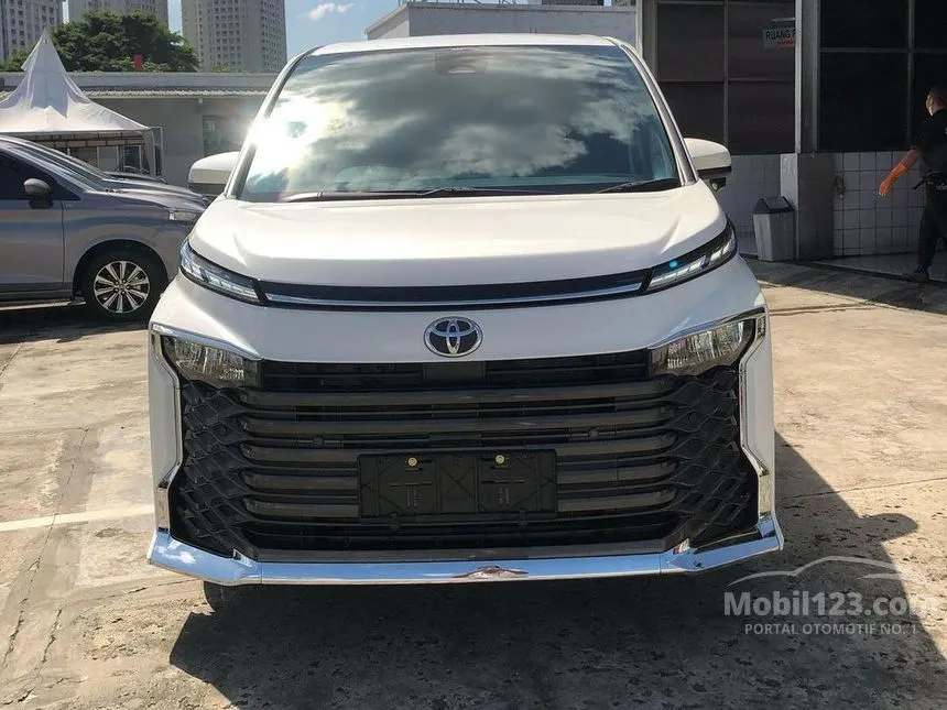 Jual Mobil Toyota Voxy 2023 2.0 di Jawa Barat Automatic Van Wagon Putih Rp 595.800.000