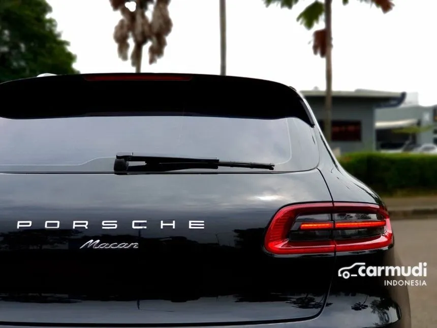 2015 Porsche Macan Turbo SUV