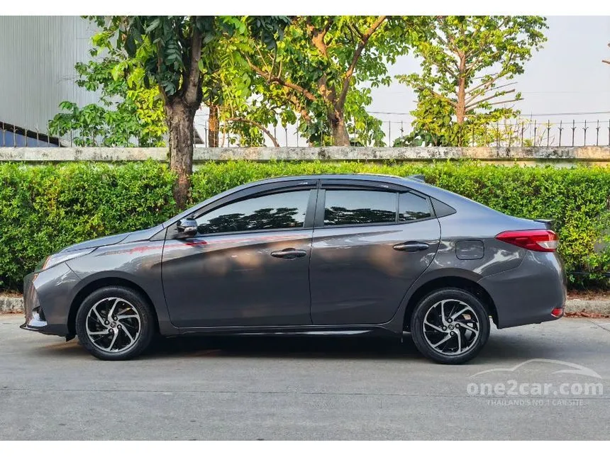 2022 Toyota Yaris Ativ Sport Premium Sedan