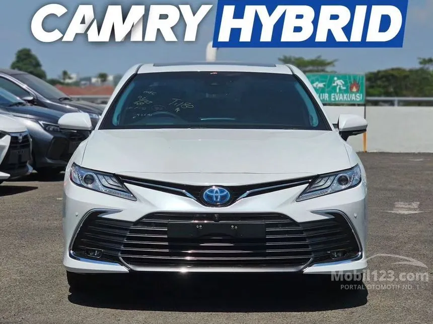 Jual Mobil Toyota Camry 2024 HV TSS 2 2.5 di Jawa Barat Automatic Sedan Putih Rp 809.800.000