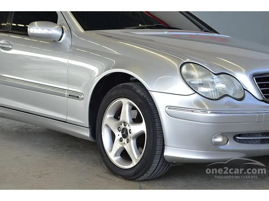 2003 Mercedes-Benz C200 Kompressor Avantgarde Sedan