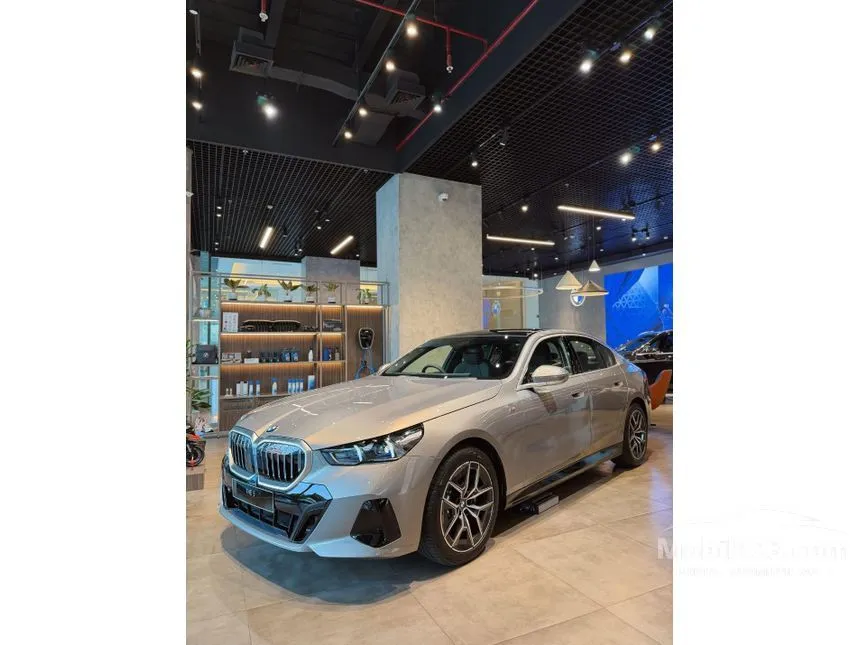 2025 BMW 520i M Sport Sedan
