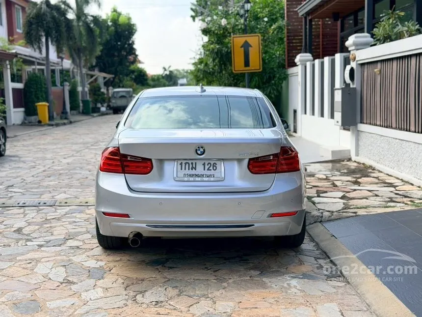 2013 BMW 320i Luxury Sedan