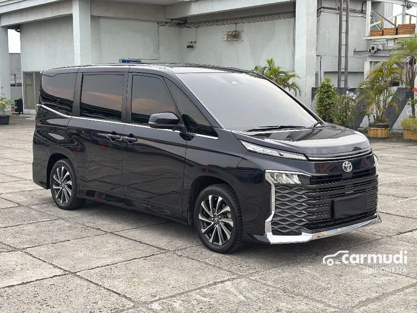 2022 Toyota Voxy (Premium Color) MPV