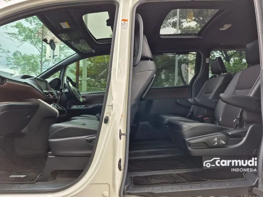 2018 Toyota Voxy MPV