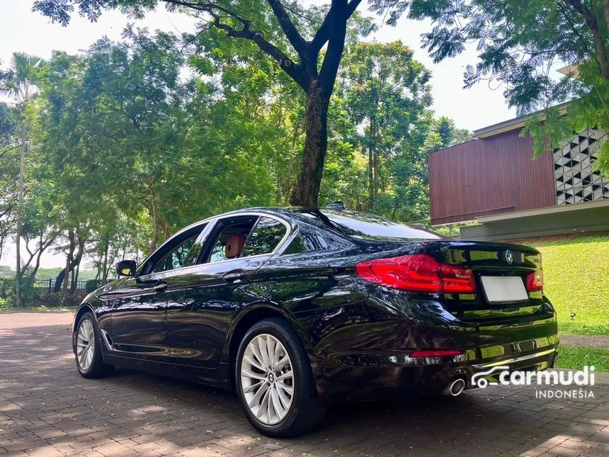 2018 BMW 530i Luxury Sedan