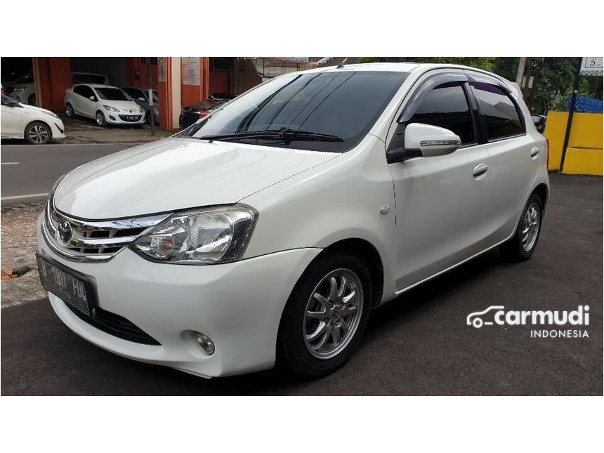 Toyota Etios  Valco  2014 E Hatchback Manual Mobil Bekas  