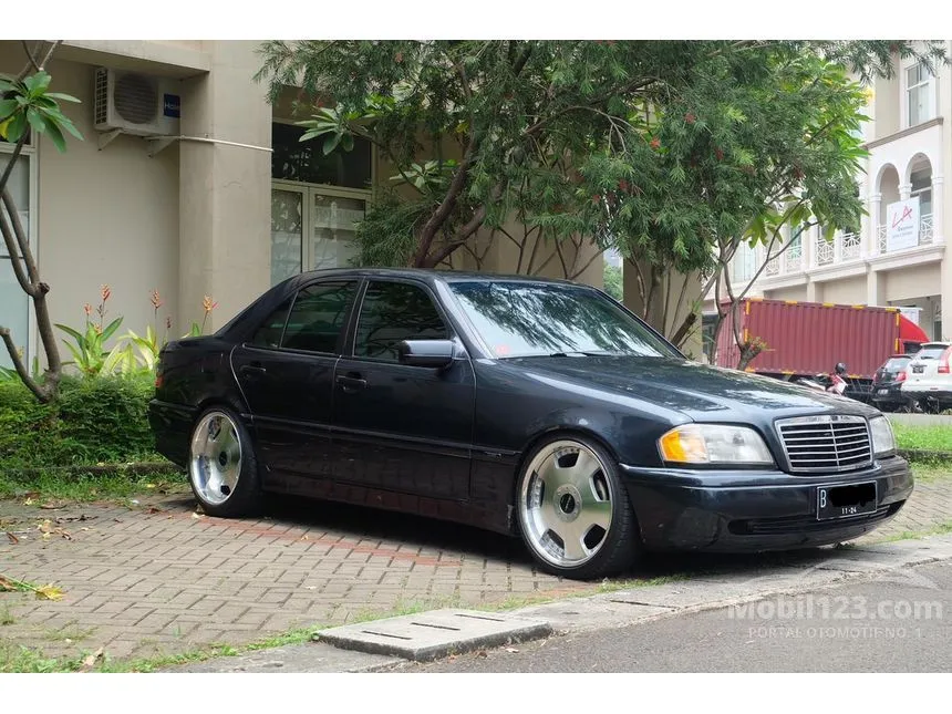 1996 Mercedes-Benz C200 2.0 Manual  Sedan