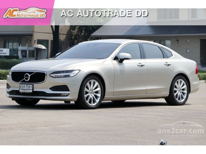 2019 Volvo S90 D4 Momentum Sedan