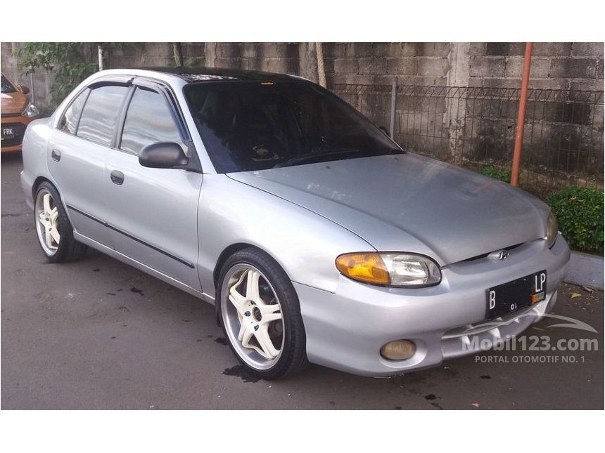 2000 Hyundai Accent GLS Sedan