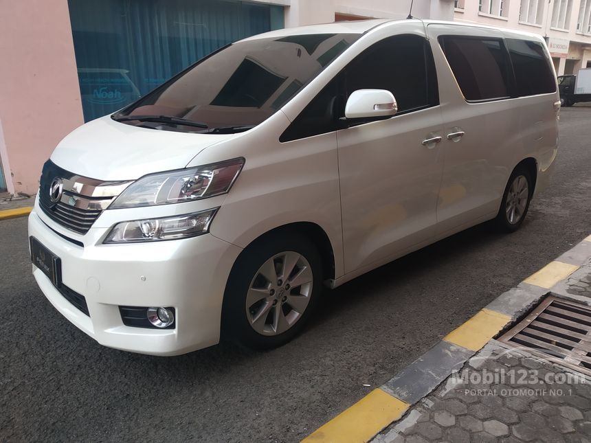 Toyota vellfire 2013