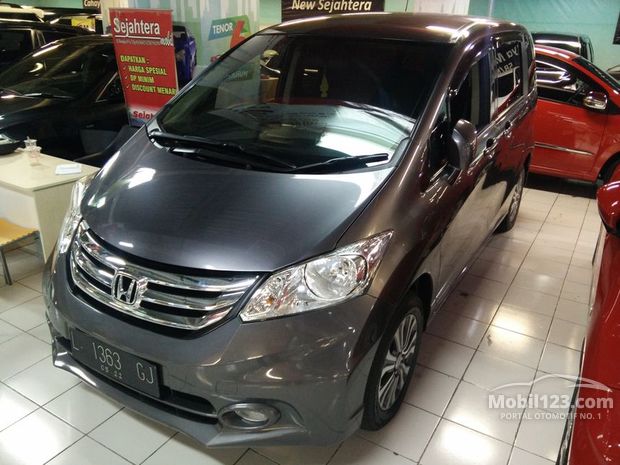 Honda Freed E Mobil Tahun 2015-2016 bekas dijual di 