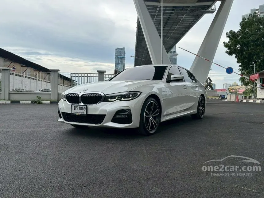 2021 BMW 330e M Sport Sedan