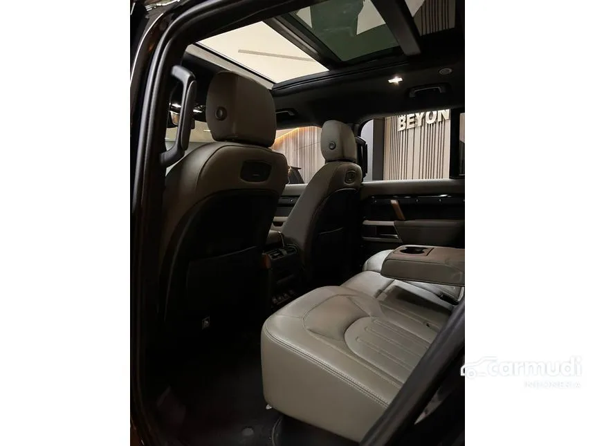 2023 Land Rover Defender 110 P300 SE SUV