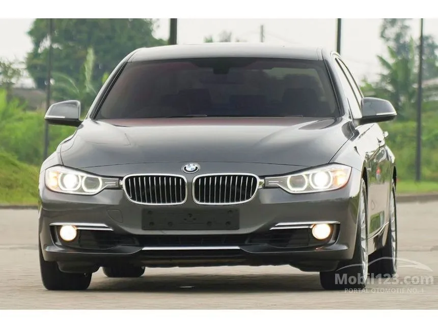 2015 BMW 320i Luxury Sedan