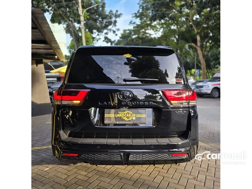 2023 Toyota Land Cruiser 300 VX-R SUV