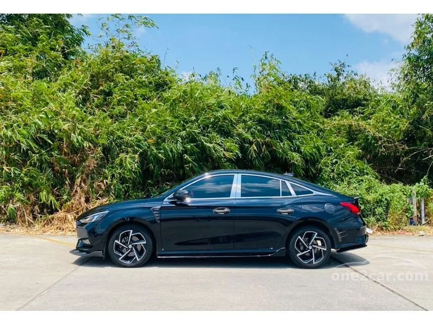2022 MG MG5 X Sedan
