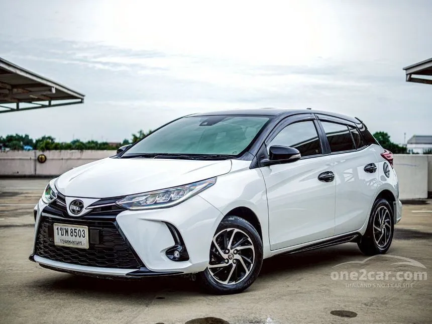 2021 Toyota YARIS Sport Premium Black Roof Hatchback
