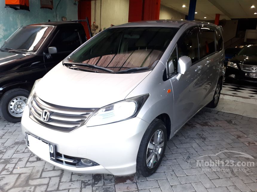 Jual Mobil Honda Freed 2010  1 5 1 5 di Jawa Timur 