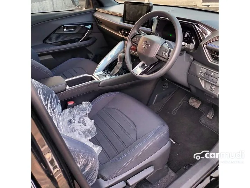 2025 Toyota Yaris Cross S HV with GR Parts Aero Pkg SUV