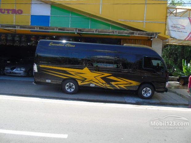 Modifikasi Elf Minibus