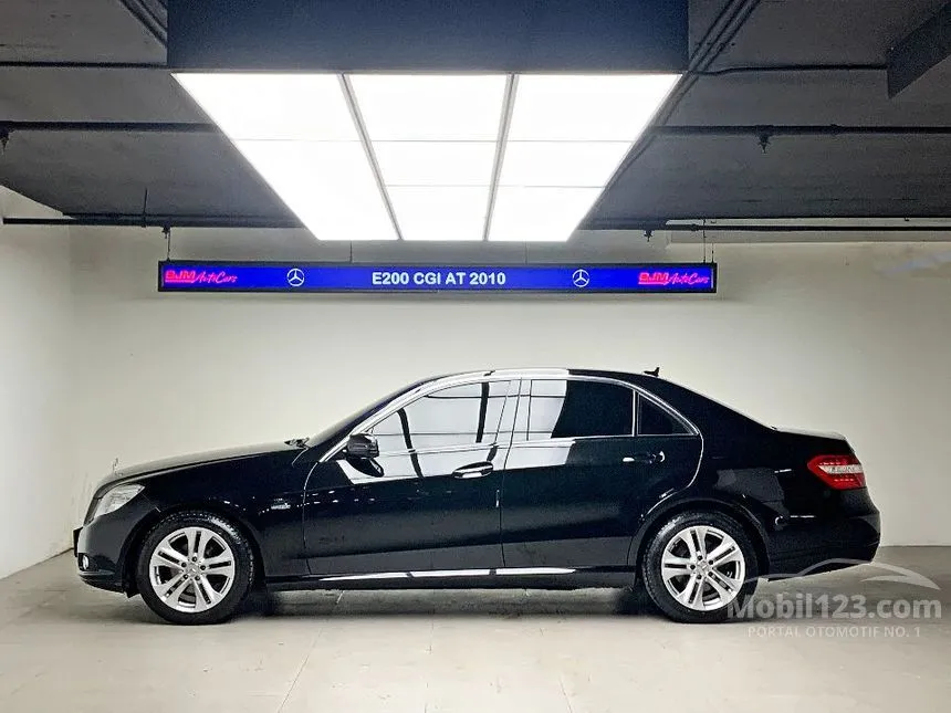 2010 Mercedes-Benz E200 CGI Sedan