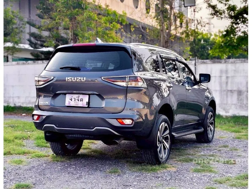 2022 Isuzu MU-X Ultimate SUV