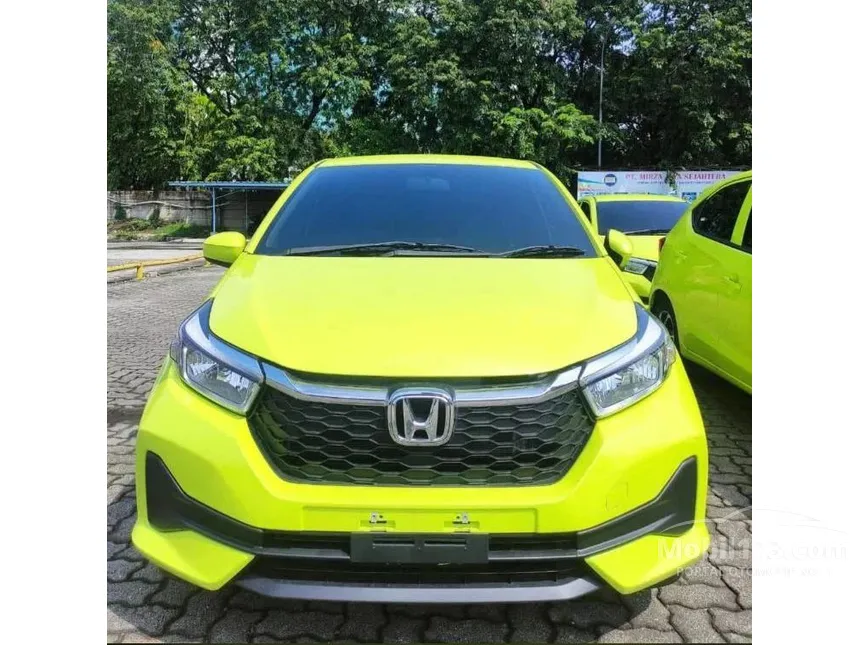 Jual Mobil Honda Brio 2024 E Satya 1.2 di Jawa Timur Automatic Hatchback Kuning Rp 193.300.000