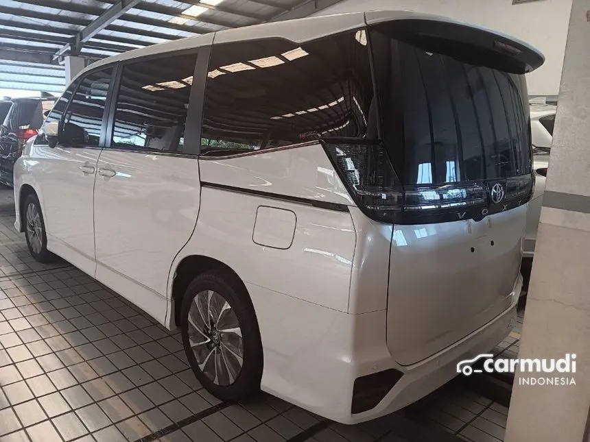 Jual Mobil Toyota Voxy 2024 2.0 di Jawa Barat Automatic Van Wagon Putih Rp 613.000.000
